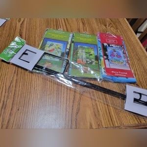 Set of 3 Small Garden Flags with birds, hanger stake included NEW